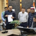 फीस जमा न होने पर स्कूल ने किया परीक्षा से बाधित; डीएम ने प्रोजेक्ट नंदा-सुंनदा से दी विदुषी की फीस