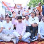 कांग्रेस ने विधानसभा भवन के सामने किया धरना प्रदर्शन
