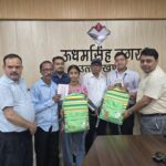 मेधावी विद्यार्थियों का सम्मान कर जिलाधिकारी ने बढाया उत्साह, हर संभव सहयोग का दिया भरोसा