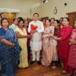 मुख्यमंत्री पुष्कर सिंह धामी ने सेवक सदन में प्रदेश के विभिन्न जनपदों से आए लोगों की समस्याओं को सुना