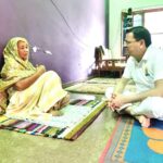 सीएम धामी ने बनबसा में बलवीर कश्यप की माता से मिलकर की शोक संवेदनाए व्यक्त