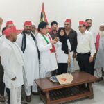जसपुर में सपाइयों ने मनाया धूमधाम से अखिलेश यादव का जन्मदिन