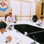 मुख्य सचिव आनन्द बर्द्धन ने सचिवालय में प्रदेश के मेगा प्रोजेक्ट्स की समीक्षा की