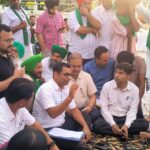 किसानों के साथ अपर जिलाधिकारी ने किया संवाद, समस्याओं के समाधान का दिया भरोसा।