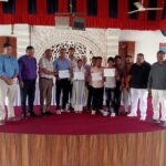 पूर्व विधायक सिंघल ने  एआई प्रशिक्षण प्राप्त बच्चों को बाटे प्रमाणपत्र